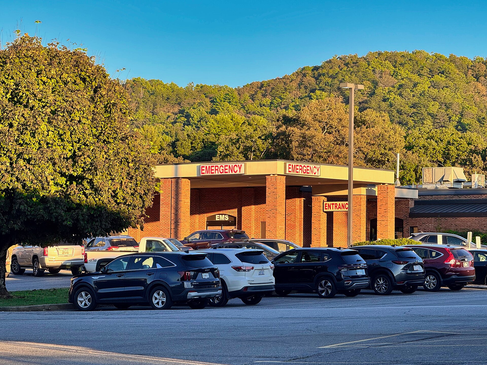 The entrance to a hospital emergency department in the United States